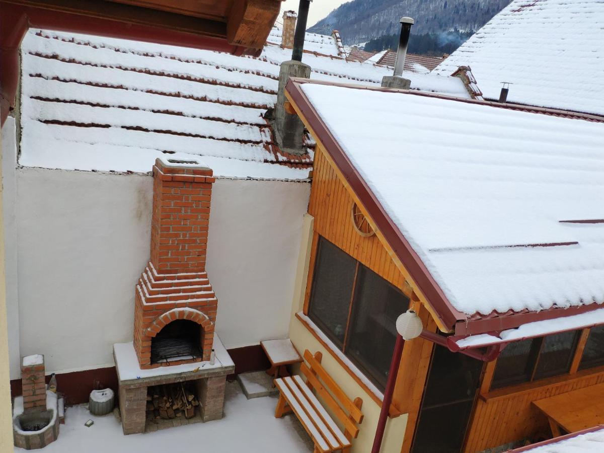 Hotel Casa Piatra Craiului Zărneşti Esterno foto