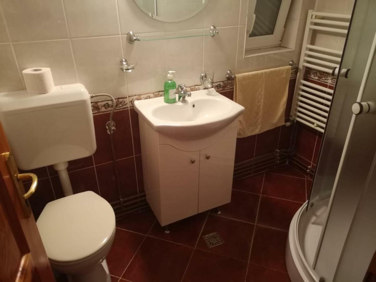 Hotel Casa Piatra Craiului Zărneşti Esterno foto