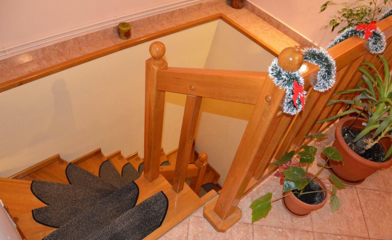 Hotel Casa Piatra Craiului Zărneşti Esterno foto
