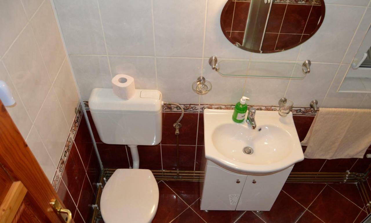 Hotel Casa Piatra Craiului Zărneşti Esterno foto