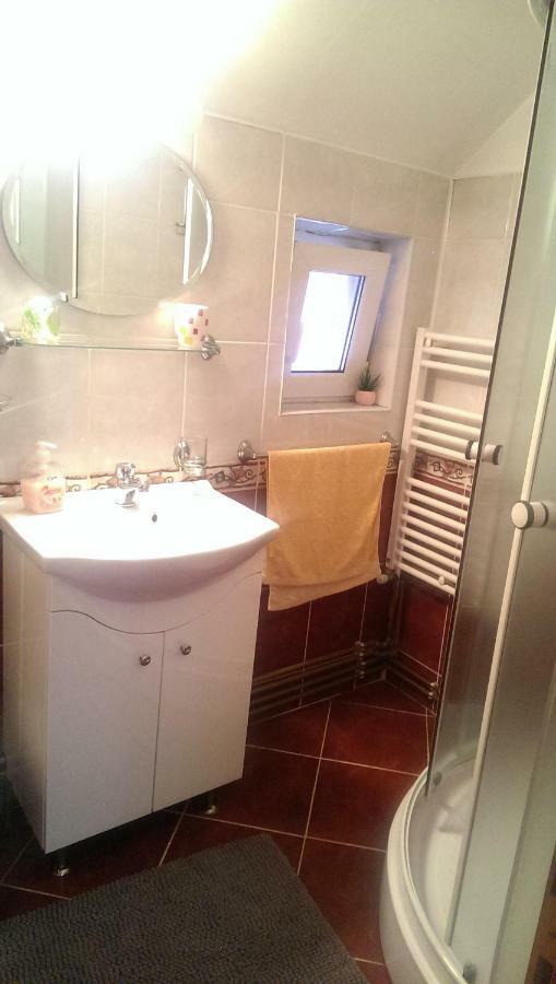 Hotel Casa Piatra Craiului Zărneşti Esterno foto