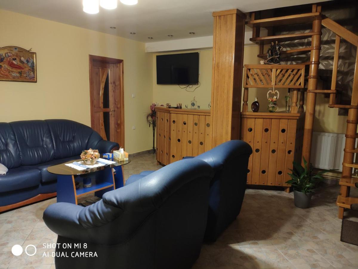 Hotel Casa Piatra Craiului Zărneşti Esterno foto